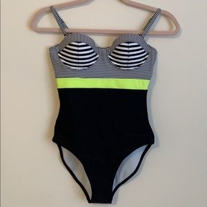 NWOT Old Navy One Piece Swimsuit